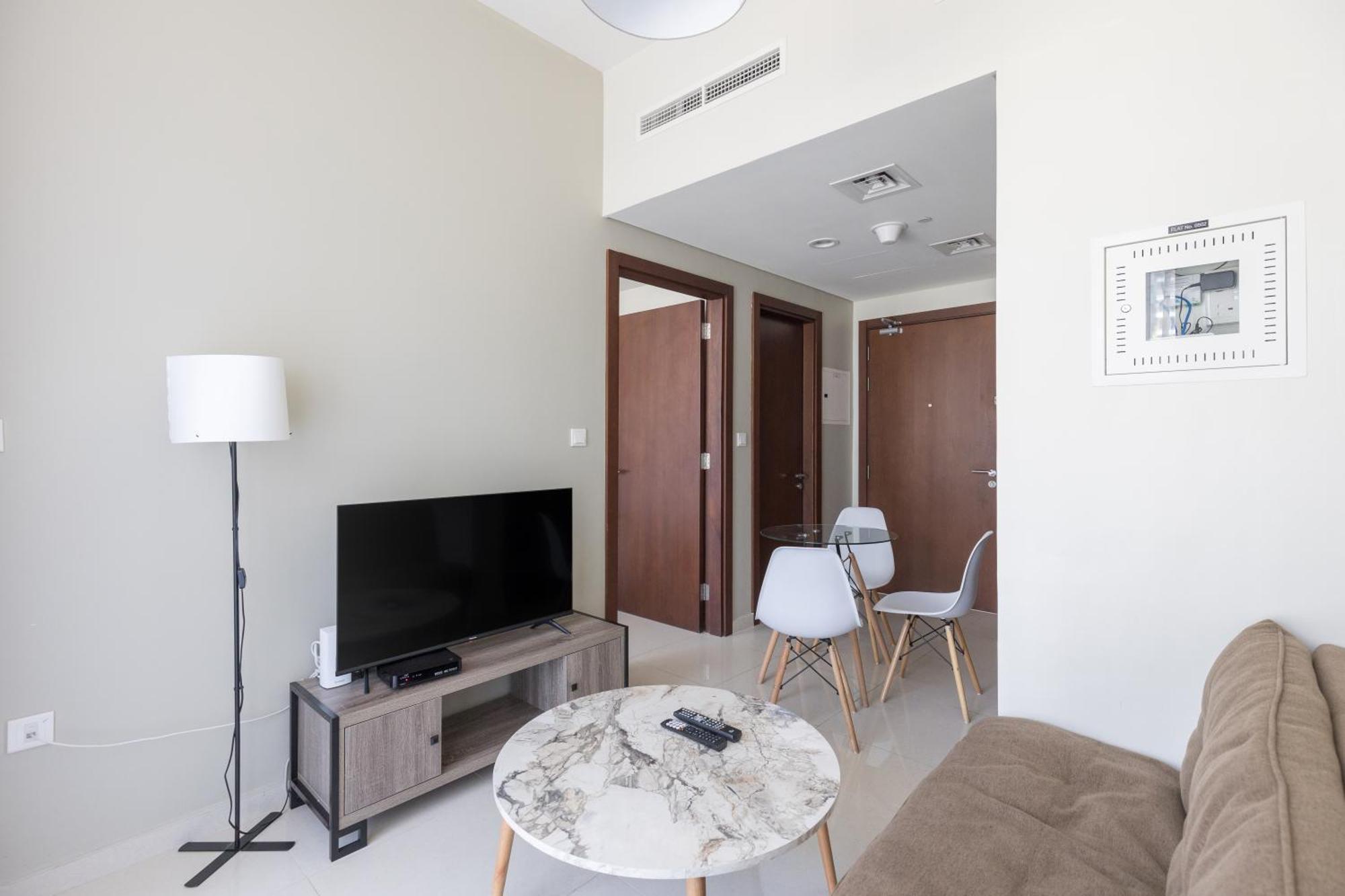 Prime Location Business Baystylish,cozy 1-bd *